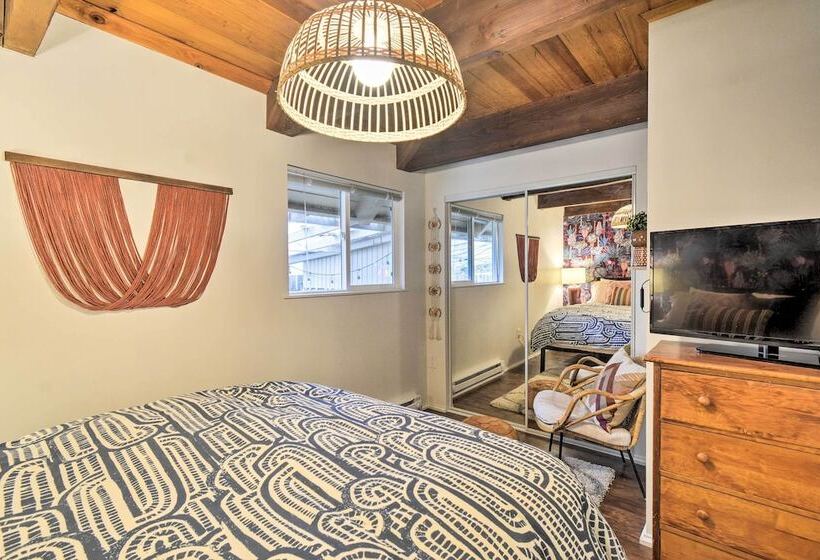 Coastal Cabin W/ Puget Sound & Rainier Views!