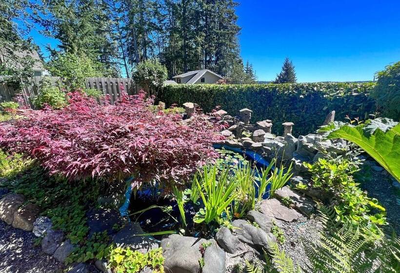 Coastal Cabin W/ Puget Sound & Rainier Views!