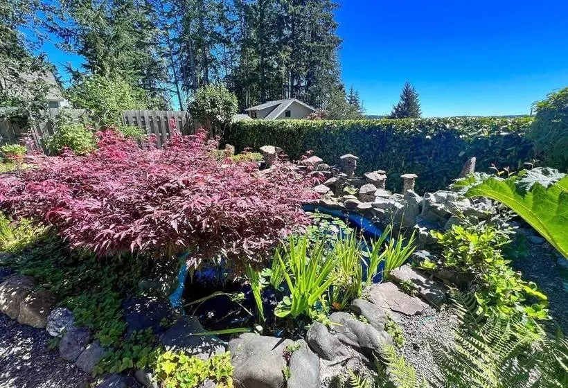 Coastal Cabin W/ Puget Sound & Rainier Views!