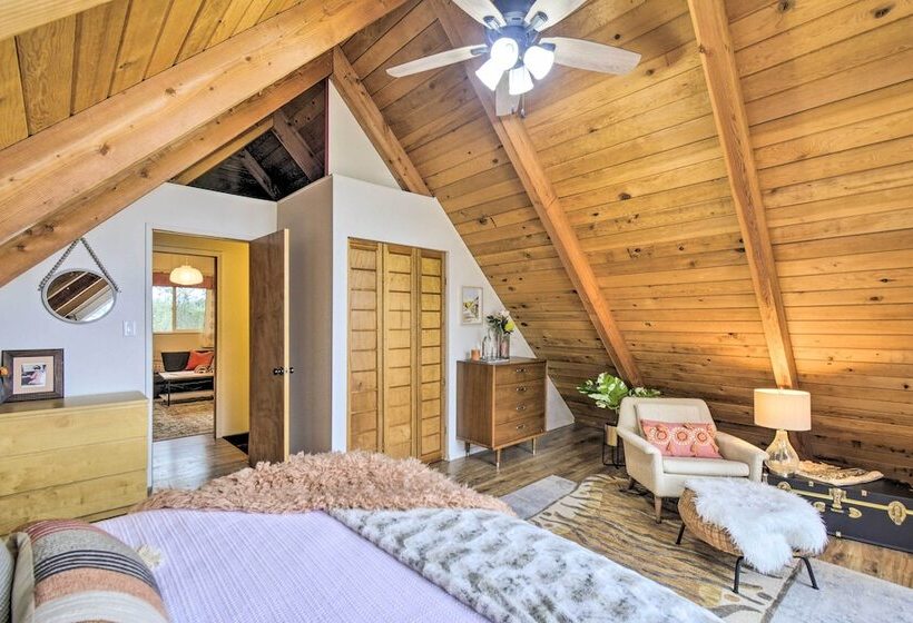 Coastal Cabin W/ Puget Sound & Rainier Views!