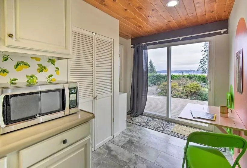 Coastal Cabin W/ Puget Sound & Rainier Views!