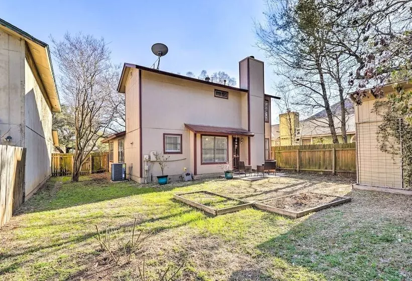 Austin Vacation Rental W/ Yard ~ 14 Mi To Downtown