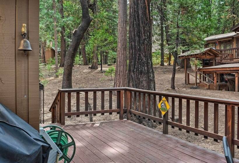 Cozy Camp Connell Cabin: Large Game Room & Decks!