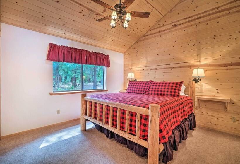 Cozy Camp Connell Cabin: Large Game Room & Decks!