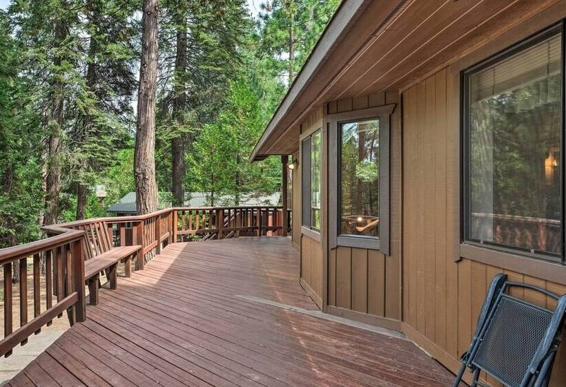Cozy Camp Connell Cabin: Large Game Room & Decks!