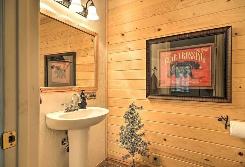 Cozy Camp Connell Cabin: Large Game Room & Decks!