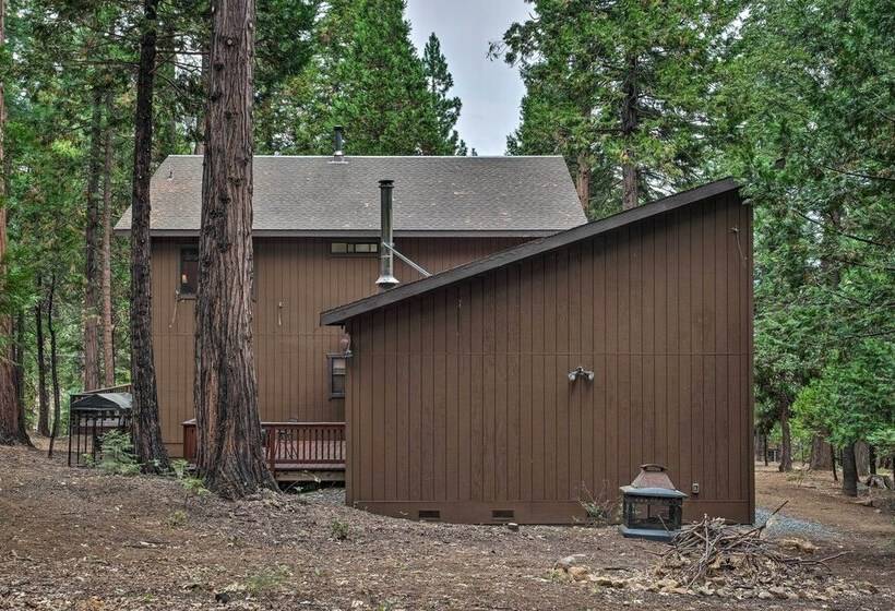 Cozy Camp Connell Cabin: Large Game Room & Decks!