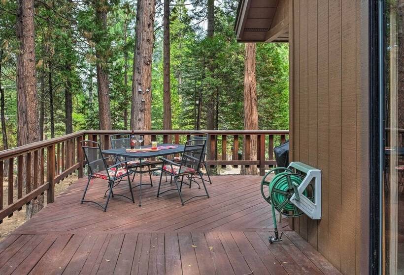 Cozy Camp Connell Cabin: Large Game Room & Decks!