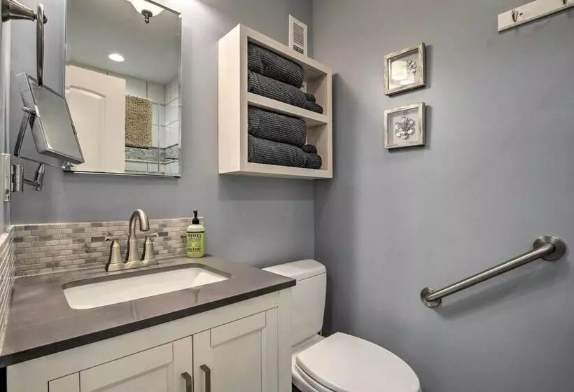 Cozy Pittsboro Escape   Hike, Dine, Explore!