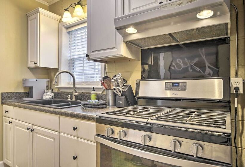 Cozy Pittsboro Escape   Hike, Dine, Explore!