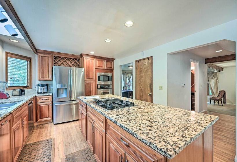 Family Friendly Redmond Home W/ Spacious Deck