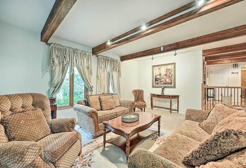 Family Friendly Redmond Home W/ Spacious Deck