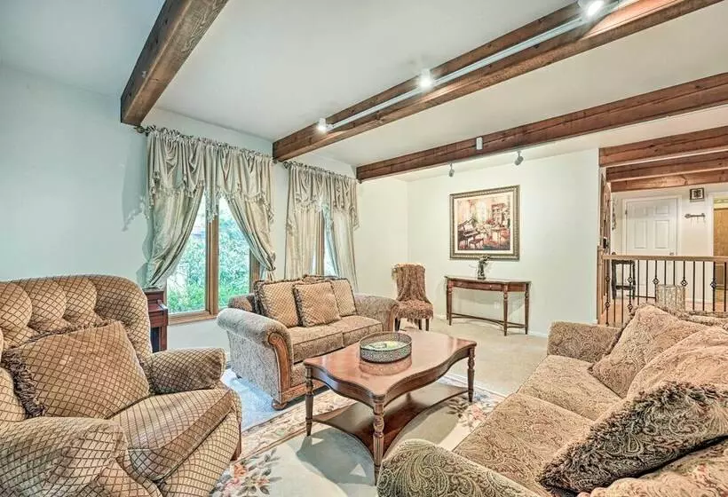 Family Friendly Redmond Home W/ Spacious Deck