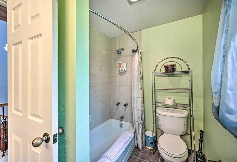 Family Friendly Redmond Home W/ Spacious Deck