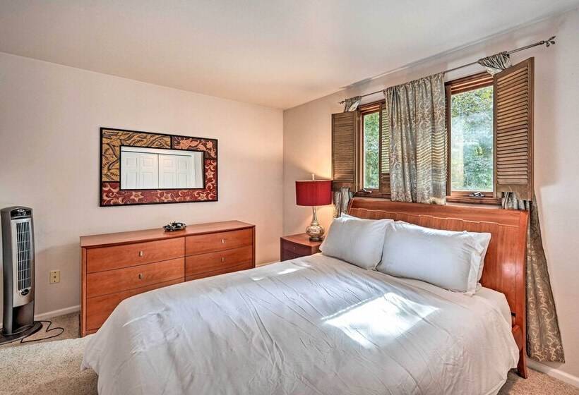 Family Friendly Redmond Home W/ Spacious Deck