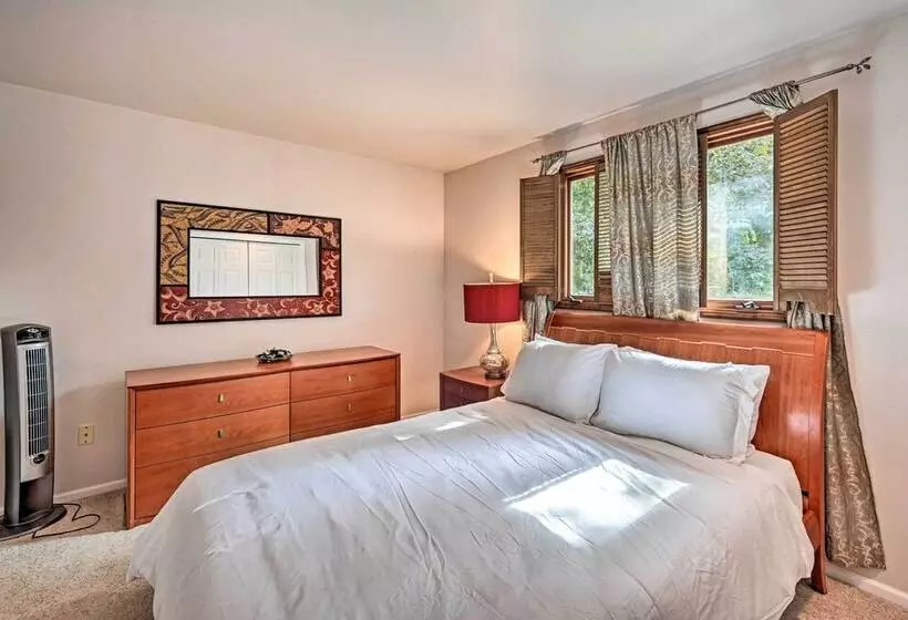 Family Friendly Redmond Home W/ Spacious Deck