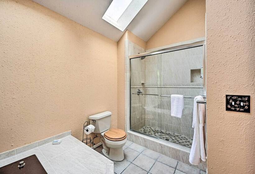 Family Friendly Redmond Home W/ Spacious Deck