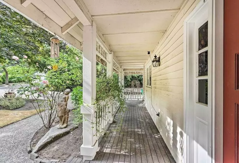 Family Friendly Redmond Home W/ Spacious Deck