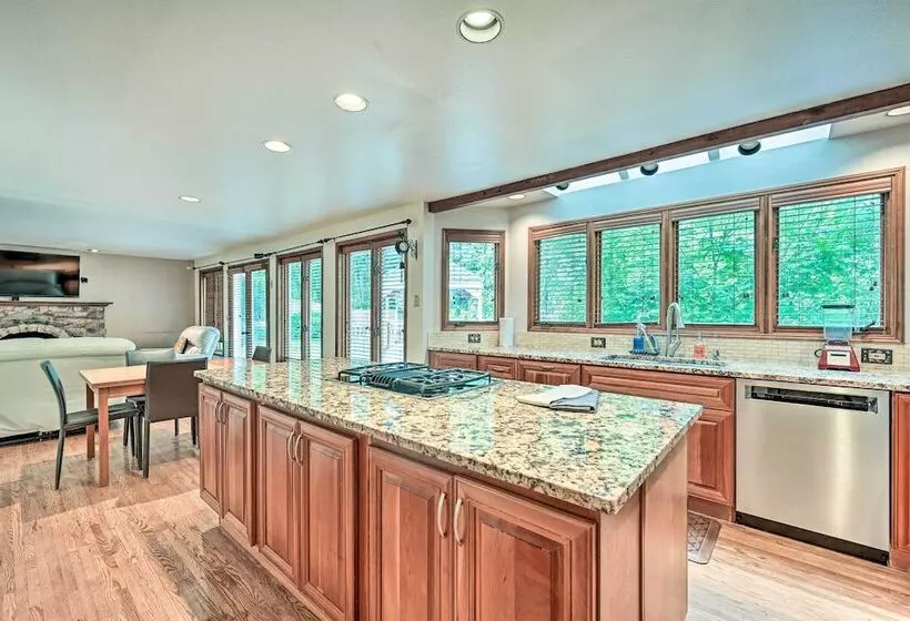 Family Friendly Redmond Home W/ Spacious Deck
