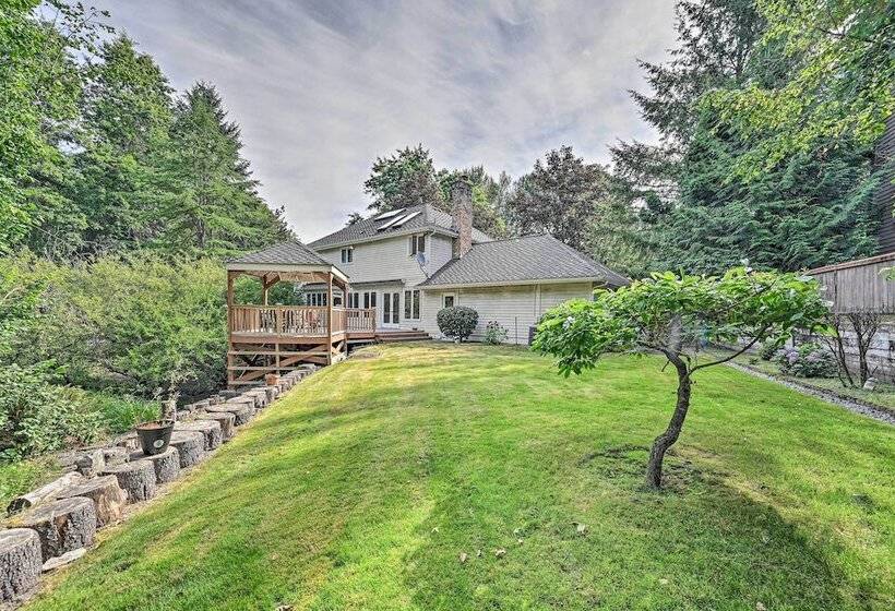 Family Friendly Redmond Home W/ Spacious Deck