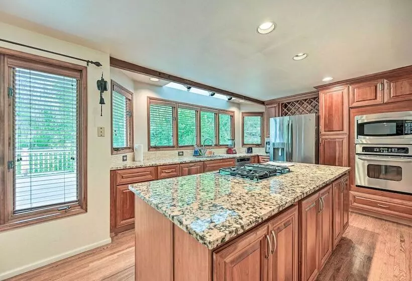 Family Friendly Redmond Home W/ Spacious Deck