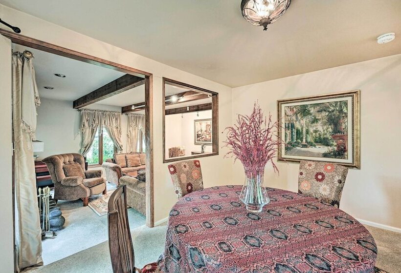 Family Friendly Redmond Home W/ Spacious Deck