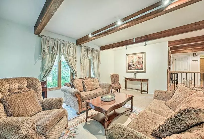 Family Friendly Redmond Home W/ Spacious Deck