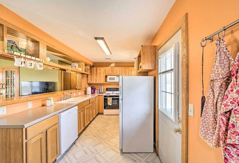 Family Friendly Sallisaw Home W/ Large Yard!