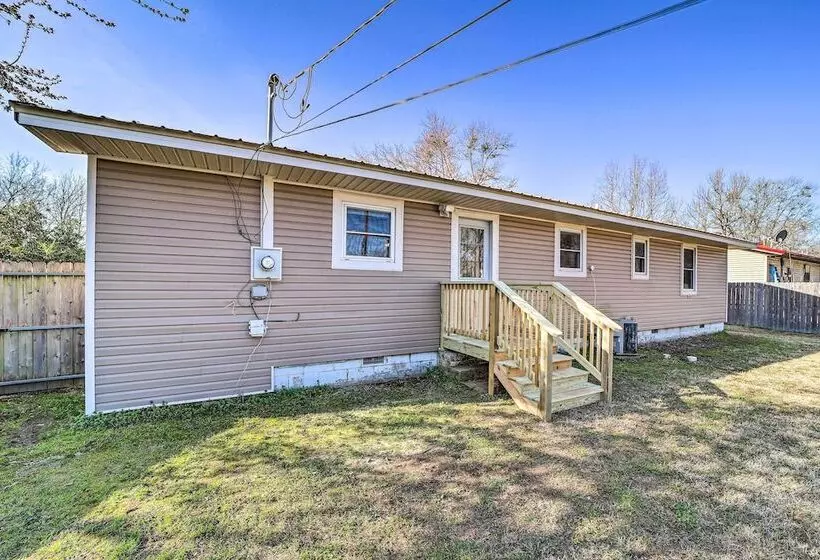 Family Friendly Sallisaw Home W/ Large Yard!