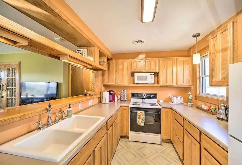 Family Friendly Sallisaw Home W/ Large Yard!