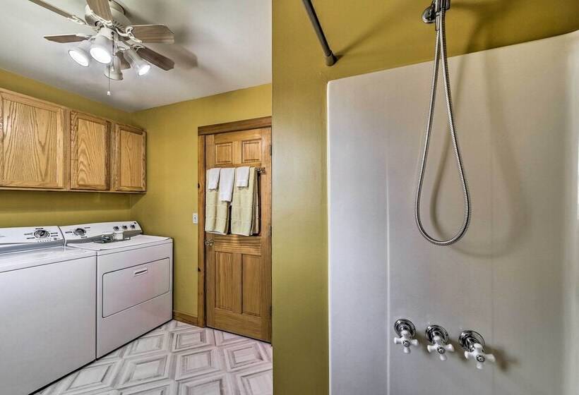 Family Friendly Sallisaw Home W/ Large Yard!