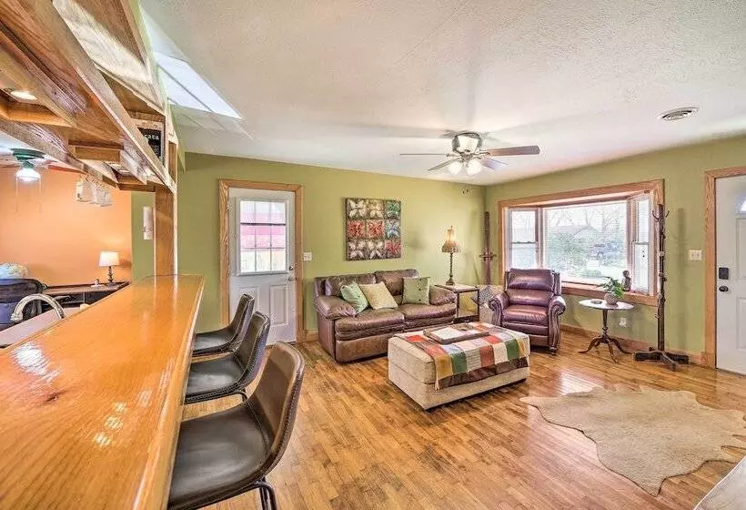 Family Friendly Sallisaw Home W/ Large Yard!