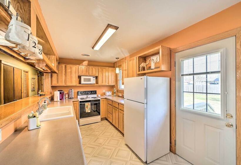 Family Friendly Sallisaw Home W/ Large Yard!