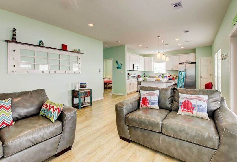 Gilchrist Ez Street Beach House W/ Gulf Access!