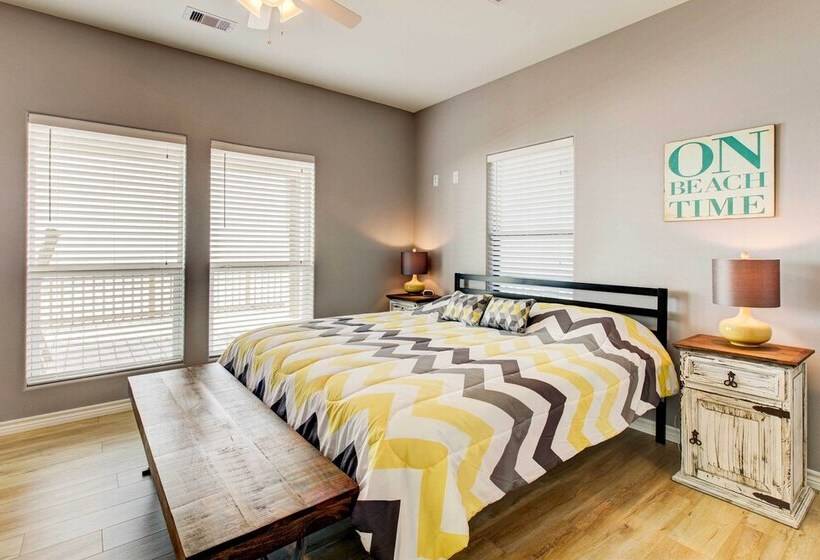 Gilchrist Ez Street Beach House W/ Gulf Access!