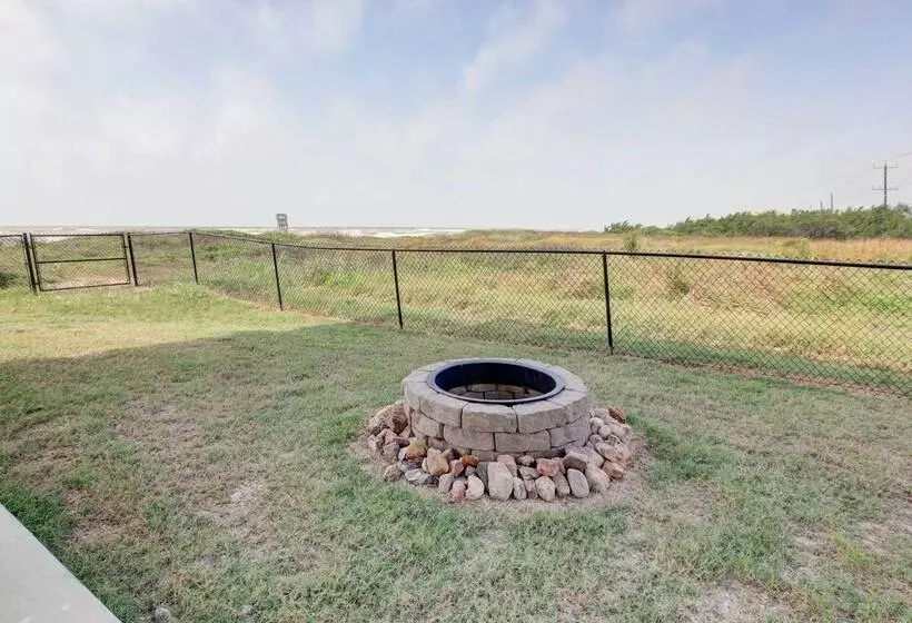 Gilchrist  Ez Street Beach House  W/ Gulf Access!