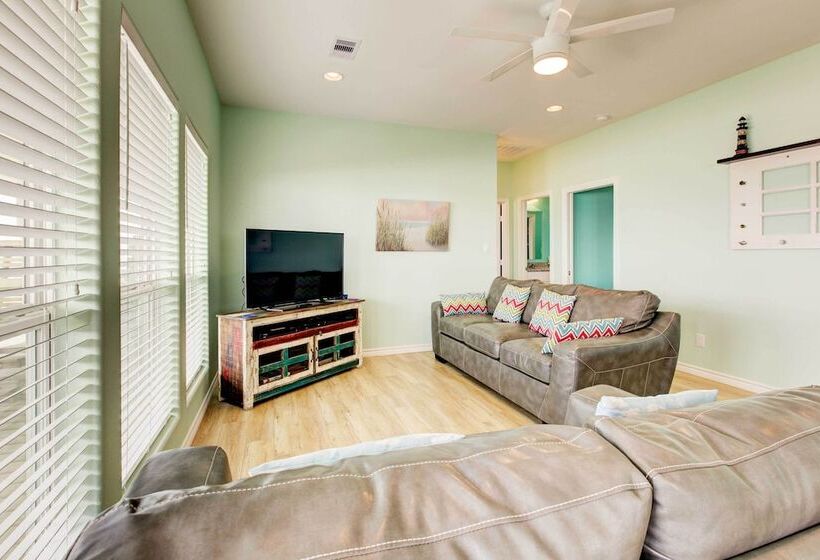 Gilchrist Ez Street Beach House W/ Gulf Access!