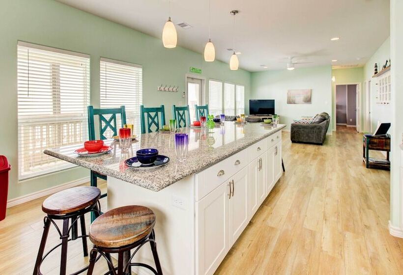 Gilchrist Ez Street Beach House W/ Gulf Access!