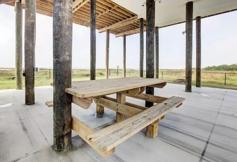 Gilchrist  Ez Street Beach House  W/ Gulf Access!