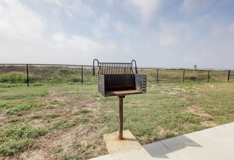 Gilchrist  Ez Street Beach House  W/ Gulf Access!