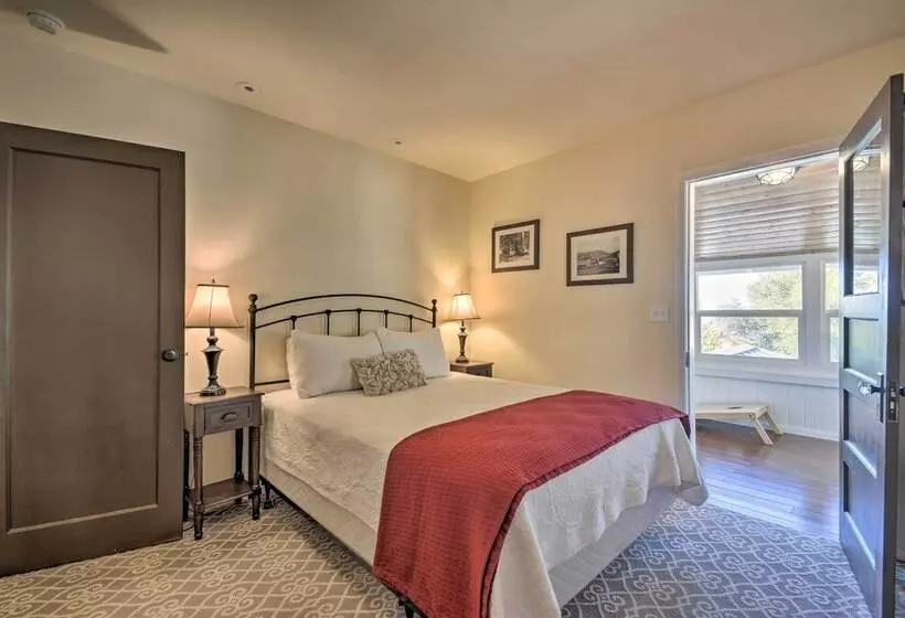 Historic Mariposa Stagecoach Stop W/ Gas Fire Pit!