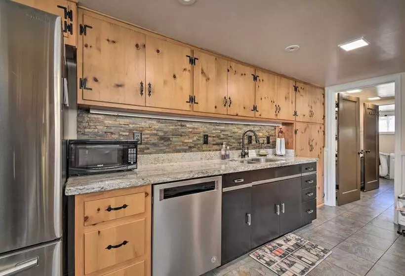 Historic Mariposa Stagecoach Stop W/ Gas Fire Pit!