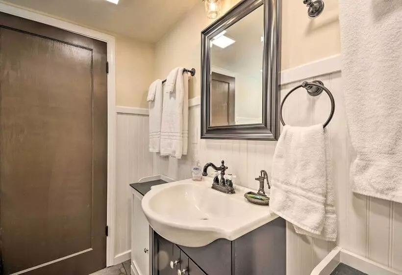 Historic Mariposa Stagecoach Stop W/ Gas Fire Pit!