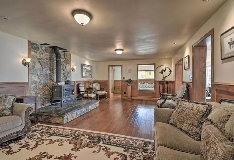 Historic Mariposa Stagecoach Stop W/ Gas Fire Pit!