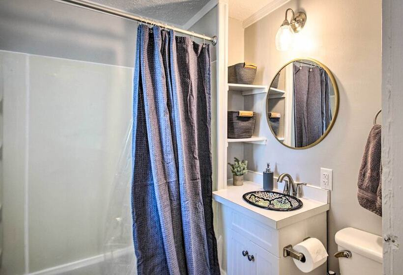 Historic Staunton Home ~ 1 Mi To Downtown!