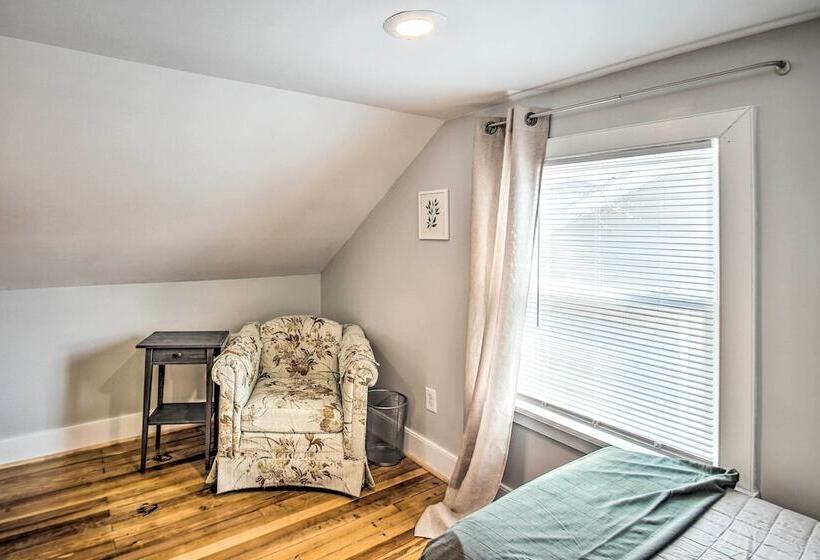 Historic Staunton Home ~ 1 Mi To Downtown!