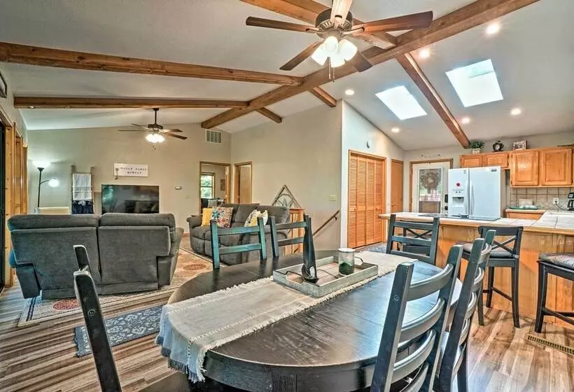 Home W/ Large Deck On Table Rock Lake!