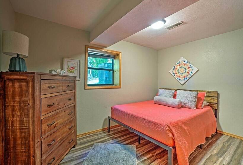 Home W/ Large Deck On Table Rock Lake!