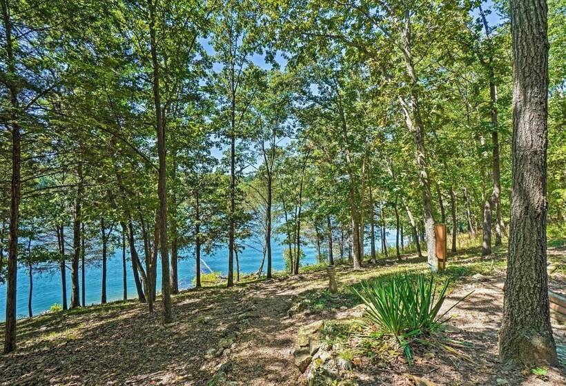 Home W/ Large Deck On Table Rock Lake!