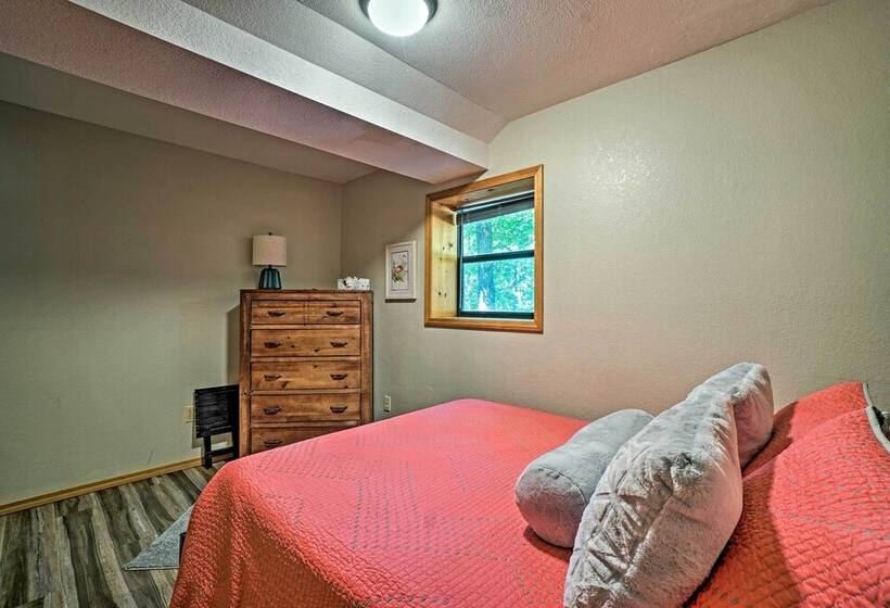 Home W/ Large Deck On Table Rock Lake!